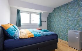 Private Room With Ac- Microwave, Personal Fridge & Metro Access - 7 Min To Center