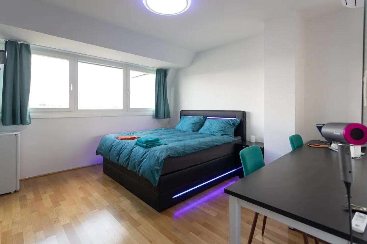 Private Room With Ac- Microwave, Personal Fridge & Metro Access - 7 Min To Center ウィーン エクステリア 写真