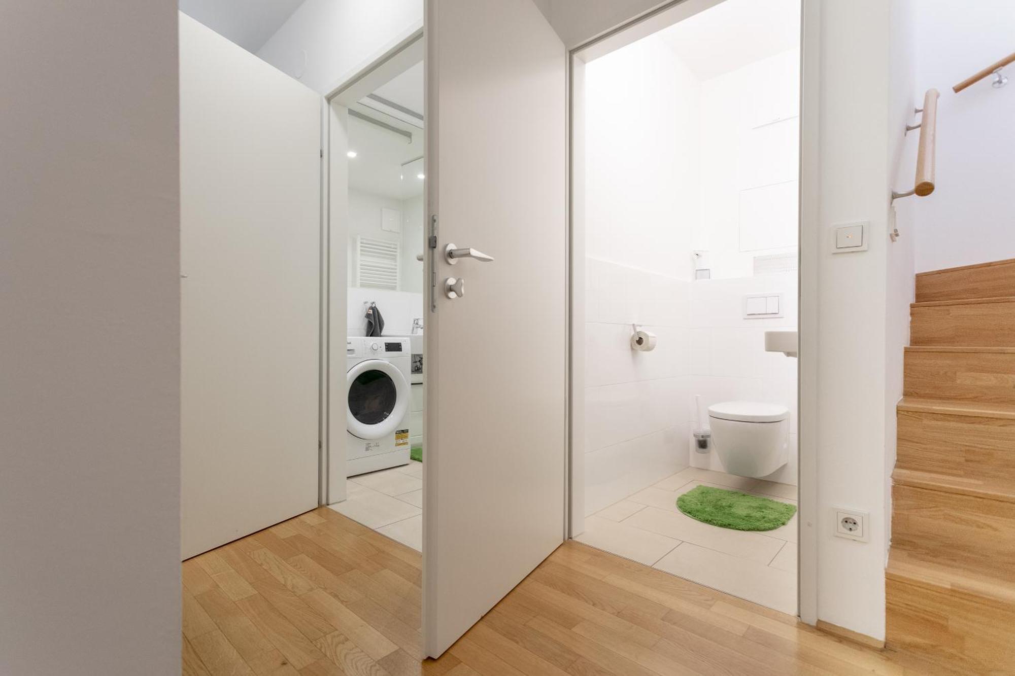 Private Room With Ac- Microwave, Personal Fridge & Metro Access - 7 Min To Center ウィーン エクステリア 写真