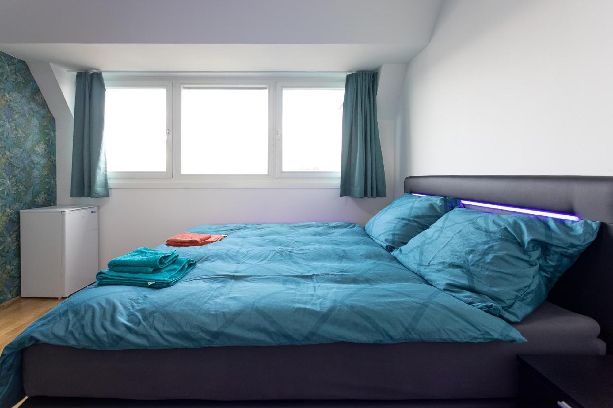 Private Room With Ac- Microwave, Personal Fridge & Metro Access - 7 Min To Center ウィーン エクステリア 写真